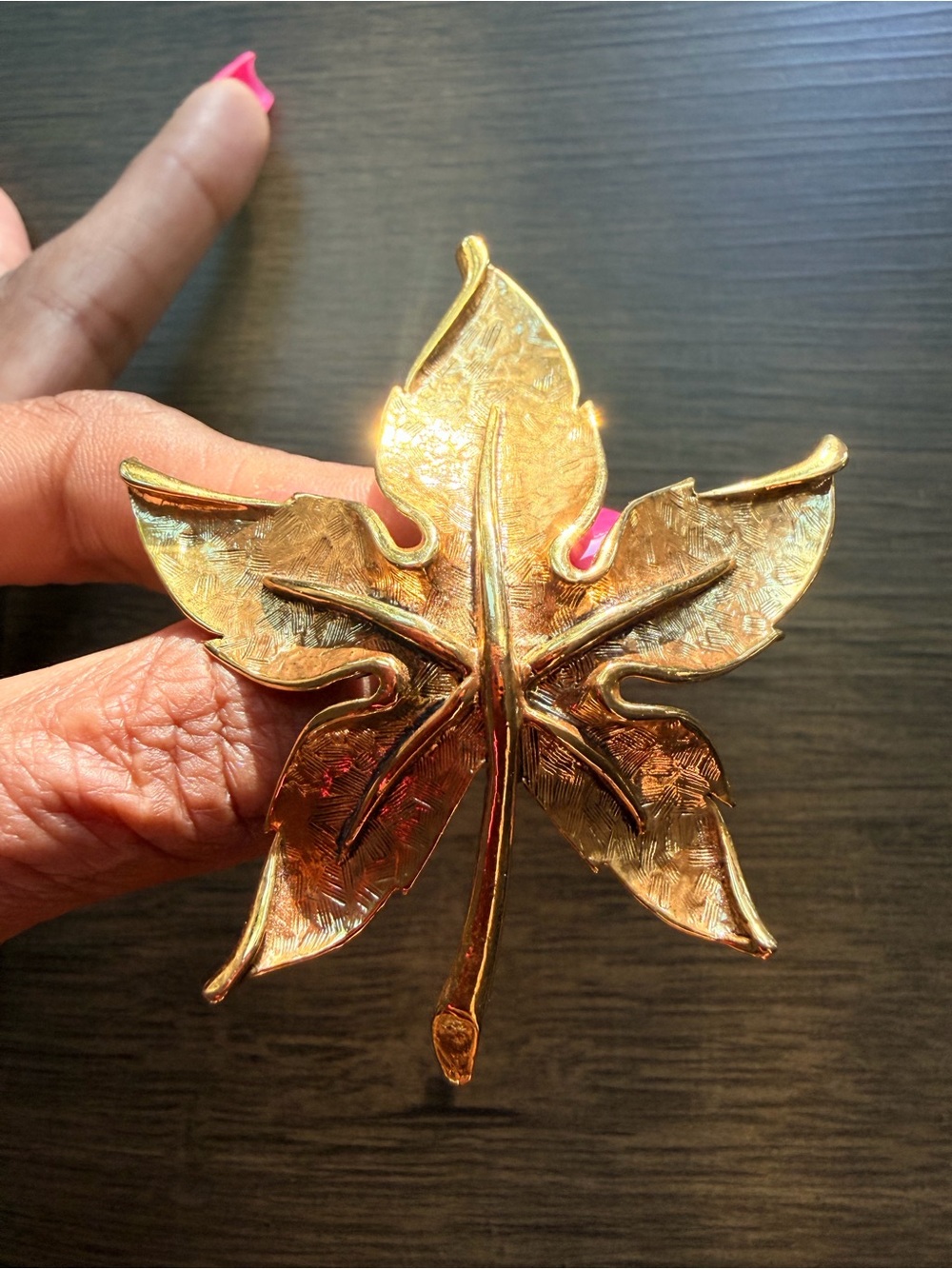 Vintage Signed Oscar de la Renta Gold Tone Leaf Statement Brooch Pin